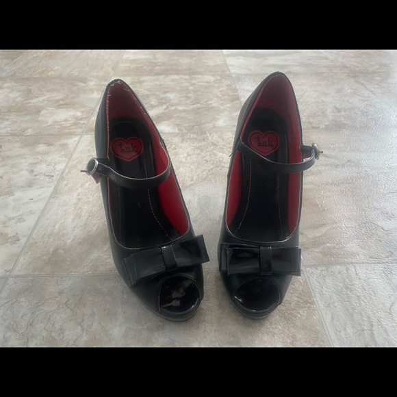 t.u.k Retro Inspired High Heels with Cute Bow - Picture 3 of 8